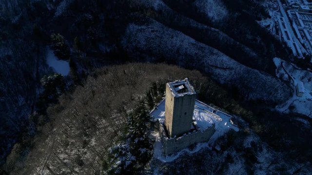 baradello Castle and Como under the snow 24