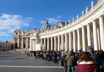 Turn of tourists to the Cathedral of St. Peter in Vatican