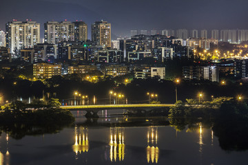 Fototapeta na wymiar Condomínios residenciais na Barra da Tijuca, Rio de Janeiro - Brasil. Lagoa de Marapendi e ponte Alfa Barra