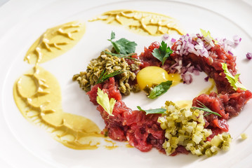 beef tartar with egg