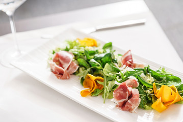 fresh salad wih jamon