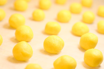 Many raw citric cookies