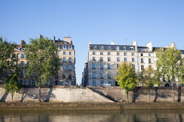 Fototapeta na wymiar Seine river embankment in morning, Paris, France.