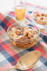 ナッツの蜂蜜漬け