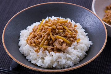 鶏そぼろ丼