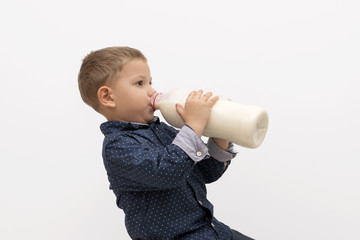 Smiling child boy drinking milk © nellas