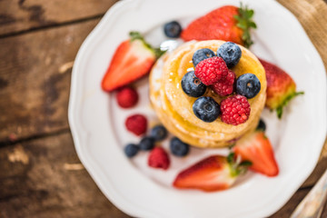 Pancakes with berries 