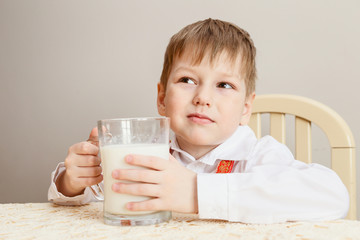 the child with a Cup of milk