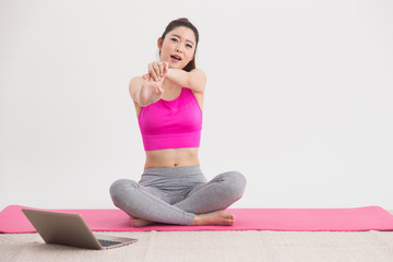 Fototapeta premium エクササイズ・女性(白バック)