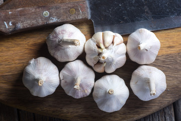 garlic on wooden chopping board