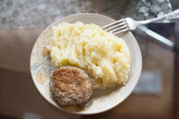 Meat pattie with potato puree