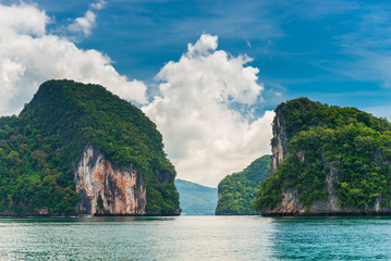 Fototapeta premium rocks located in the Andaman Sea near the resort of Krabi in Thailand, beautiful scenic mountains