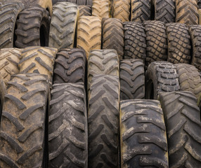 Recycling Gebrauchtreifen warten auf erneuten Einsatz - Recycling used tyres waiting for reuse