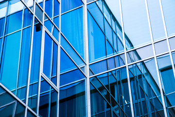 Glasfront, Konzerngebäude