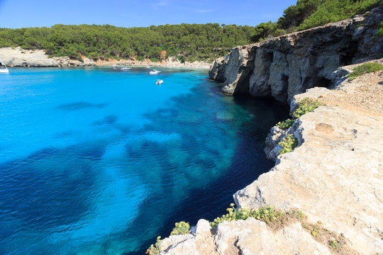 plage minorque, crique escorxada, &icirc;les bal&eacute;ares, espagne