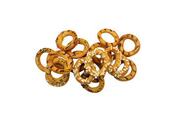 Колечки с маком и кунжутом на белом фоне. 