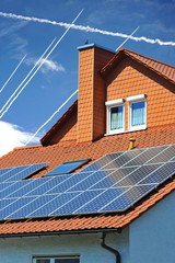 Fototapeta premium Solaranlage, auf einem Wohngebäude