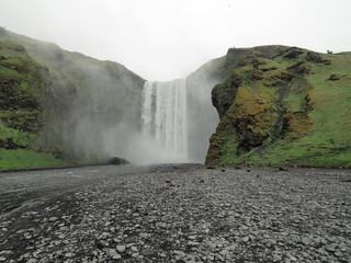 Skógafoss - ein Wasserfall des Flusses Skógá im Süden Islands
