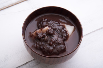 japanese rice cake with sweet red beans