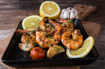 Skewers Barbeque grilled prawns with spicy ingredients.