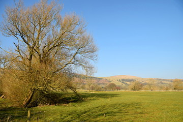 Obraz premium The beautiful Peak District countryside near Castleton, Derbyshire