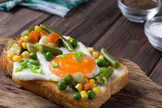 fried egg with mexican vegetable mix and bread