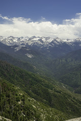 Fototapeta na wymiar View from Moro Rock, Sequoia National Park