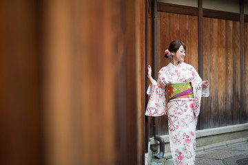 Fototapeta na wymiar 京都観光・女性
