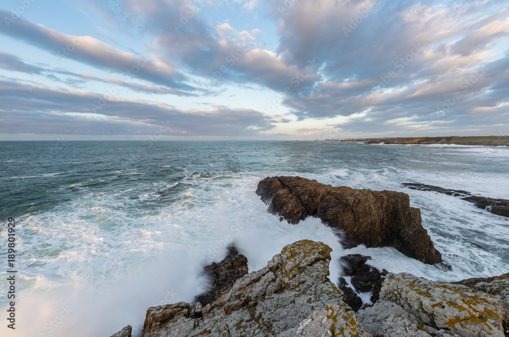 Wall mural the sea crashes hard on the coasts of Galicia, with beautiful impressive waves, worthy of contemplation