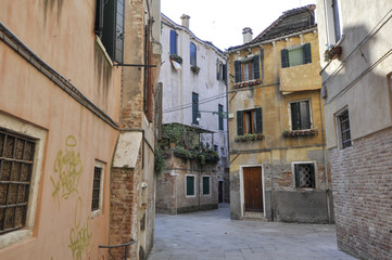 Fototapeta na wymiar Tiny street of Venice Italy