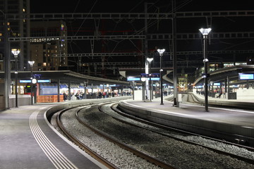 Fototapeta na wymiar Bahnhof nachts