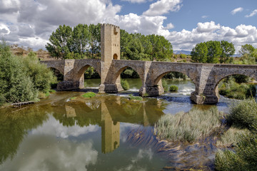 Fototapeta premium Medieval bridge of Frias in Burgos