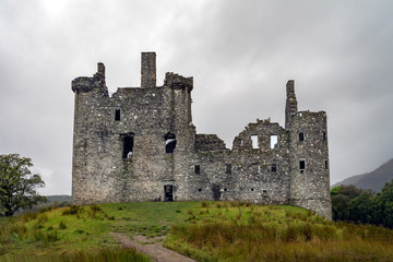 Fototapeta na wymiar The ruins of historic Kilchurn Castle and view on Loch Awe