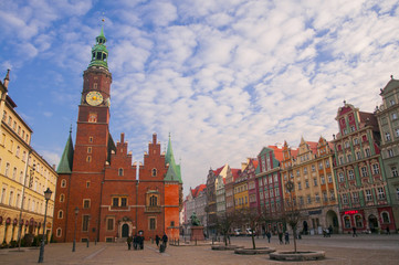 Obraz premium Main square in Wroclaw. City hall view with tower and clock.