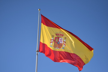Bandera de España en un mástil