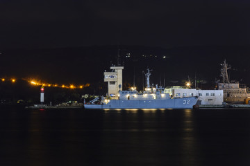 Fototapeta na wymiar Warship in the VArna port
