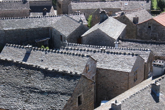 les toits du village de la La Garde-Guérin proche de villefort en Cévennes