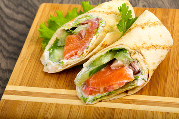 Salmon bread roll