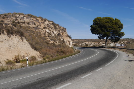 Abbiegung einer Landstra&szlig;e in S&uuml;dspanien