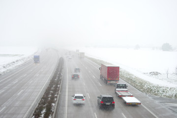 Autobahn im Winter 