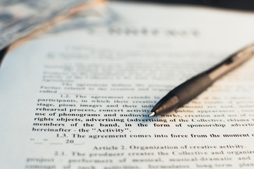 Obraz premium Microphones, the contract between the producer and the artist