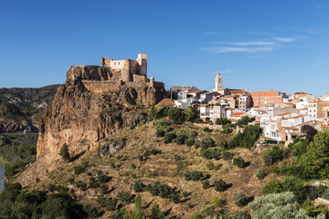 Fototapeta na wymiar Vista del pueblo de Cofrentes. Valencia. España