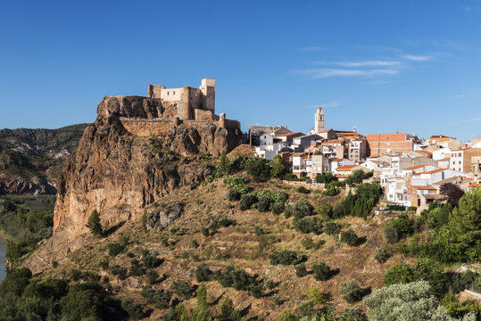 Vista del pueblo de Cofrentes. Valencia. España