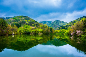 Fototapeta na wymiar The reflection of the water is beautiful Korean reservoir Hwasun Seryangje.