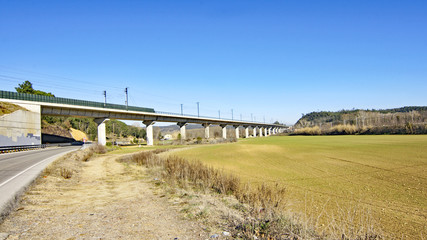 Fototapeta na wymiar Carretera con puente en la comarca del Osona, Barcelona, Catalunya, España