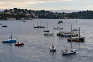 Fototapeta premium Villefranche-sur-Mer ヴィルフランシュシュルメール朝の景色
