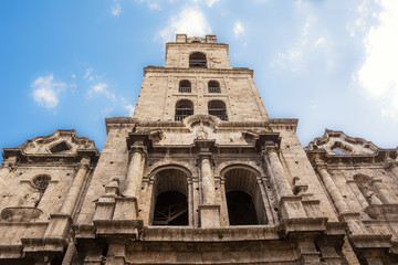 Fototapeta na wymiar Bell tower of the church of San Francesco in Old Havana