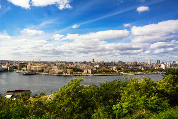 Obraz premium Skyline of Old Havana and downtown Havana