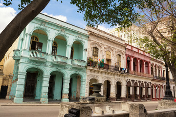 Obraz premium Facades of palaces in Paseo del Prado in Havana (Cuba)
