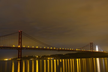 Fototapeta na wymiar Bridge of Lissabon at night